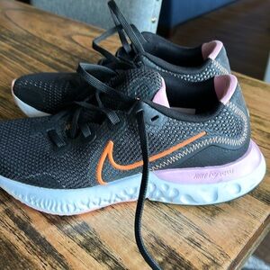 Women’s Nike size 7.
